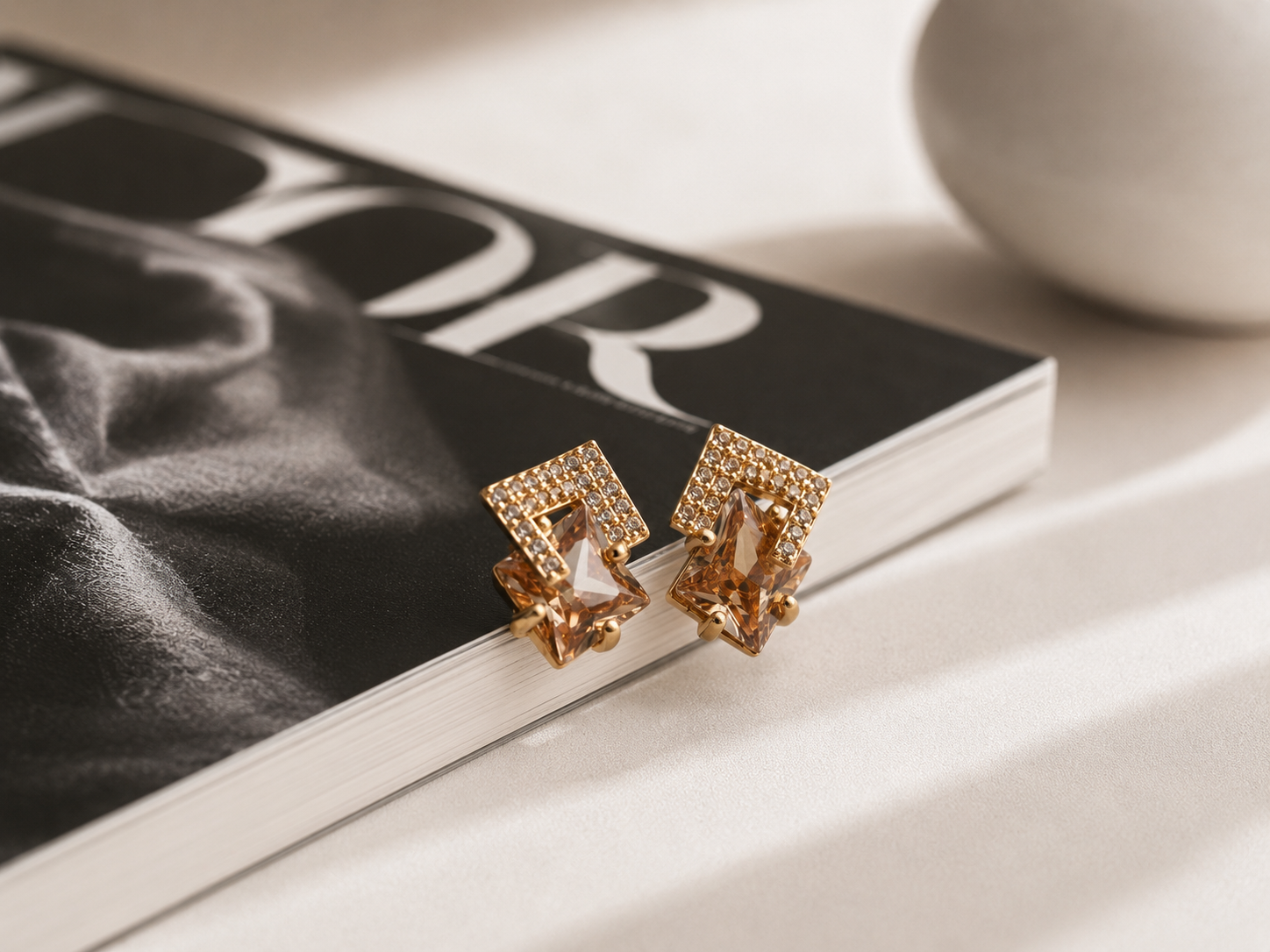 Champagne Radiance Geometric Crystal Stud Earrings – Gold